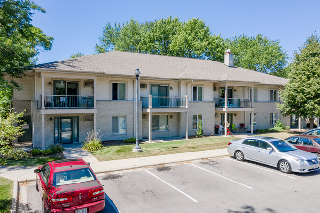 Monona Shores Apartments in Madison, WI - Foto de edificio - Building Photo