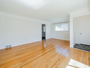 8701 Brookville Rd in Plymouth, MI - Building Photo - Building Photo