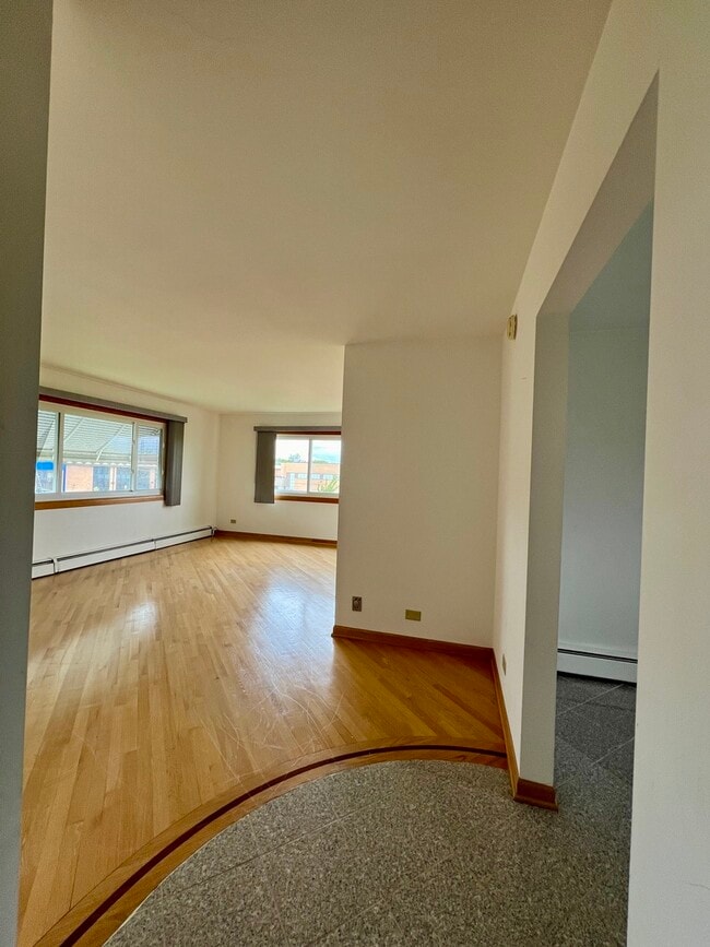 8887 N Grace Ave in Niles, IL - Building Photo - Building Photo