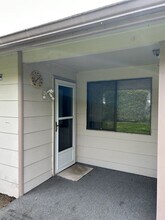 908 Liberty St in Lynden, WA - Building Photo - Building Photo