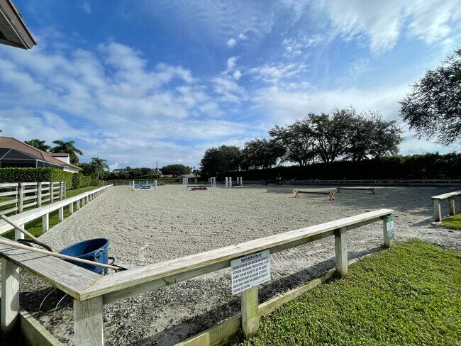 14372 Equestrian Way in Wellington, FL - Building Photo - Building Photo
