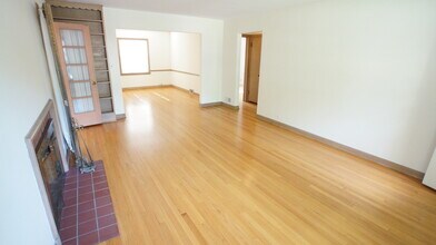 1229 Middlebury Ln in Wilmette, IL - Building Photo - Building Photo