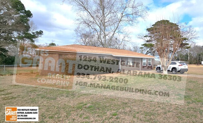 2625 Halls Mill Rd in Dothan, AL - Building Photo - Building Photo