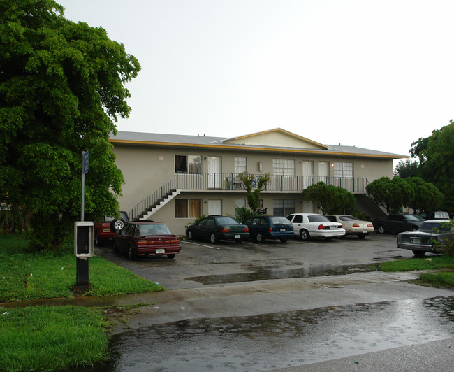 2253 NW 59th Ter in Fort Lauderdale, FL - Foto de edificio - Building Photo