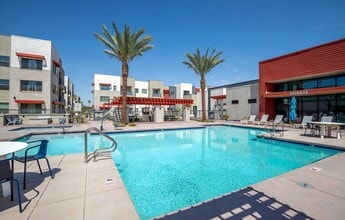 Vista Ridge Apartments in Phoenix, AZ - Building Photo - Building Photo