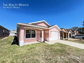 4884 NE 122nd Ave in Wildwood, FL - Building Photo - Building Photo