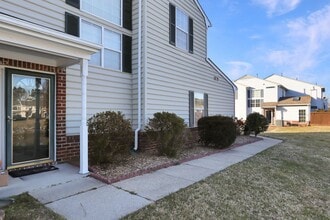106 Linden Ct in Yorktown, VA - Building Photo - Building Photo