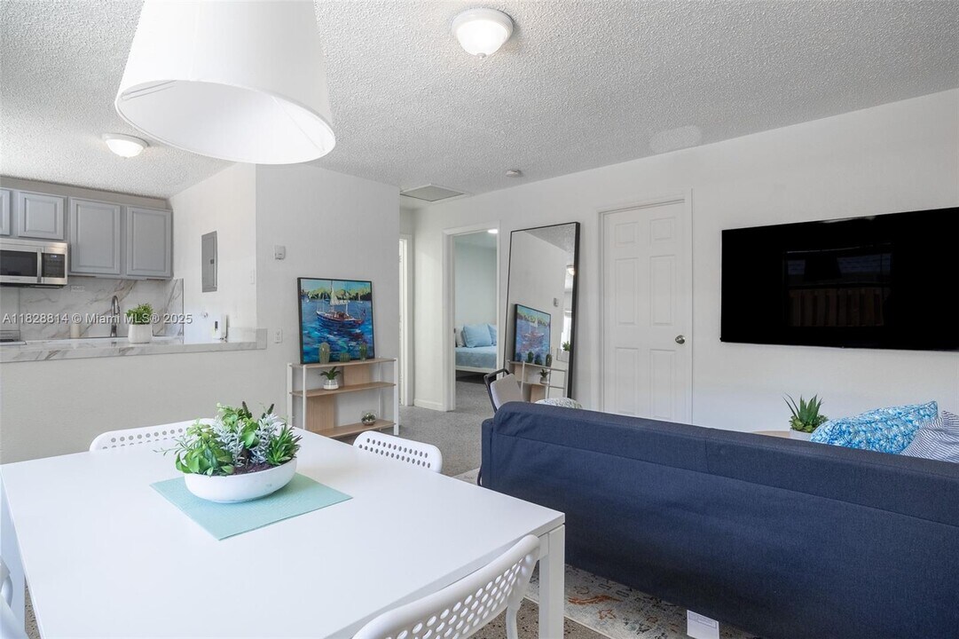 605 SW 14th Terrace in Fort Lauderdale, FL - Building Photo