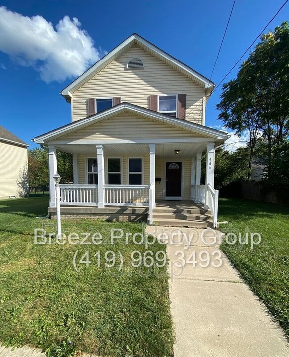 906 E Bancroft St in Toledo, OH - Building Photo