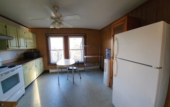 27 Orient St, Unit 1 in St Johnsbury, VT - Building Photo - Building Photo