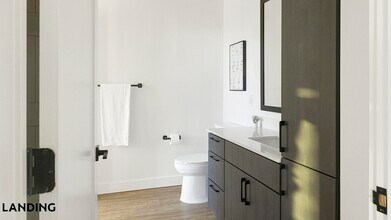 1007 S Mint St, Unit 801 in Charlotte, NC - Foto de edificio - Building Photo