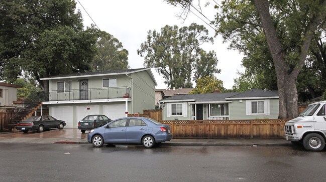 1903-1905 Cooley Ave in East Palo Alto, CA - Foto de edificio - Building Photo