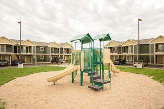 Fox Farm Townhomes in Cheyenne, WY - Foto de edificio - Building Photo