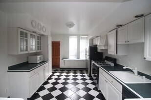 813 S Potomac St in Baltimore, MD - Building Photo