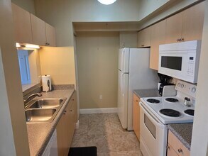 1235 Reserve Way, Unit 104 in Naples, FL - Foto de edificio - Building Photo