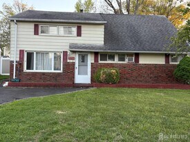 1087 Woodruff St in Woodbridge Township, NJ - Building Photo