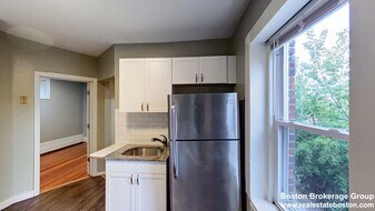 4 Weld Ave in Boston, MA - Building Photo