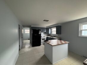 4400 Jacob St, Unit First Floor in Wheeling, WV - Building Photo - Building Photo