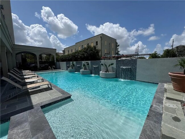 1205 St Charles Ave in New Orleans, LA - Building Photo - Building Photo