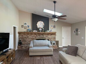 213 Bloomingfield Dr in Brandon, FL - Building Photo - Building Photo