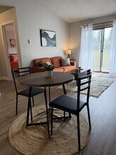 11044 SW Greenburg Rd in Tigard, OR - Building Photo - Building Photo