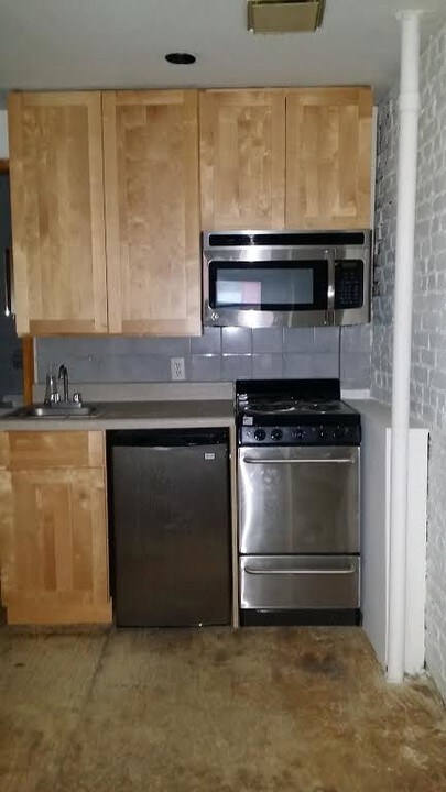 43 E 1st St in New York, NY - Building Photo
