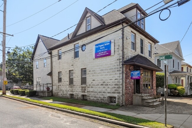 688 N Broad St in Woodbury, NJ - Building Photo - Building Photo