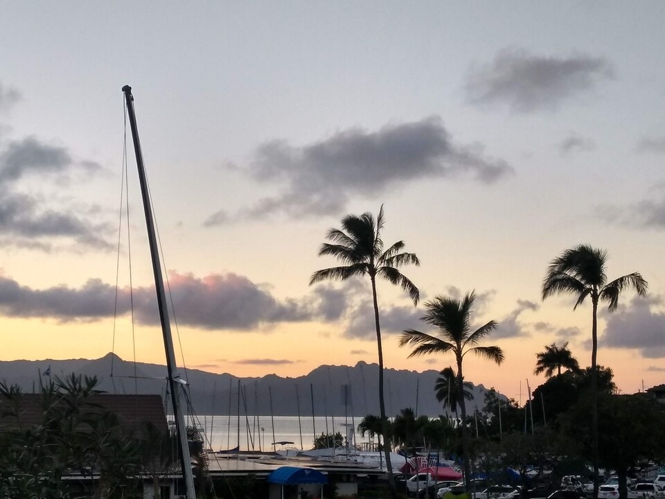 44-511 Kaneohe Bay Dr, Unit Upstairs in Kaneohe, HI - Foto de edificio