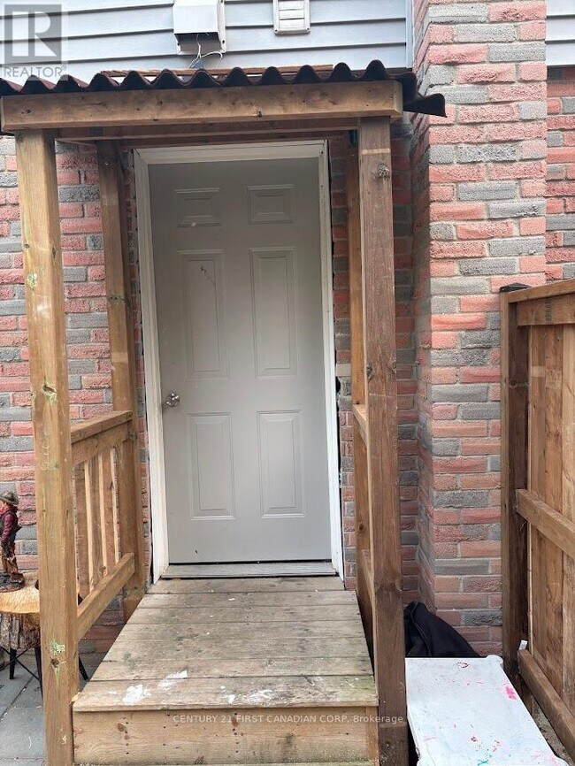 952 Farnham Rd in London, ON - Building Photo - Building Photo