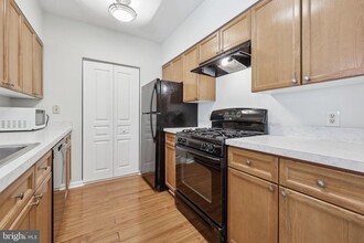 12919 Alton Square in Herndon, VA - Building Photo - Building Photo