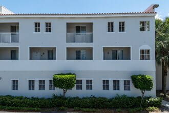 Village Del Mar Waterfront Condominiums in Miami Shores, FL - Building Photo - Building Photo