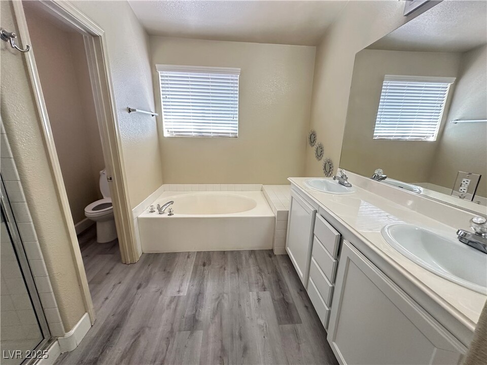 1201 Bainberry Ridge Ln in Las Vegas, NV - Foto de edificio