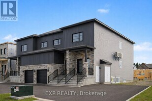 440 Falcon Ln in Russell, ON - Building Photo