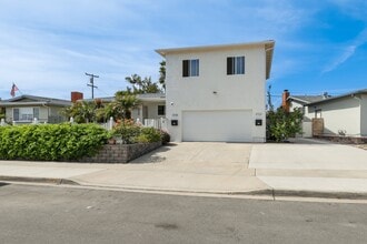 3722 Ben St, Unit 2 in San Diego, CA - Foto de edificio - Building Photo