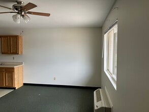 15577 Ohio 691, Unit 1 in Nelsonville, OH - Foto de edificio - Building Photo