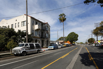 1147 Broad Ave in Wilmington, CA - Building Photo - Building Photo