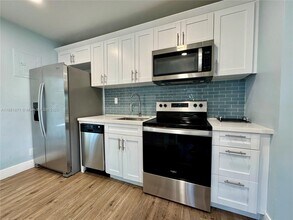 4881 NE 2nd Ave in Fort Lauderdale, FL - Building Photo - Building Photo