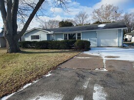 2316 11th St in Silvis, IL - Building Photo