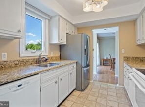 150 W Kenilworth Cir in Newtown Square, PA - Building Photo - Building Photo