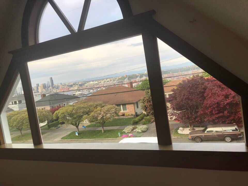 3053 36th Ave SW in Seattle, WA - Building Photo