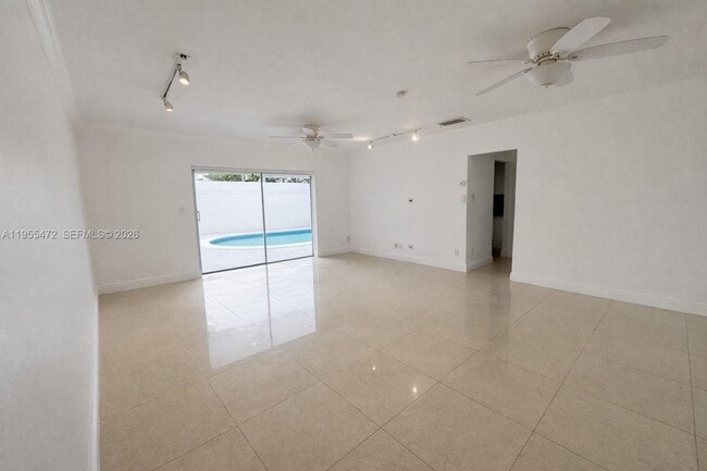 710 NW 78th Ave in Pembroke Pines, FL - Building Photo - Building Photo