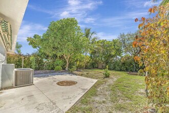 1911 Cypress Ave in Fort Pierce, FL - Building Photo - Building Photo