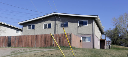 105 38a Ave SW in Calgary, AB - Building Photo - Building Photo