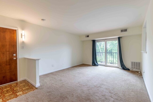 520 Valley Dr in West Chester, PA - Building Photo - Building Photo