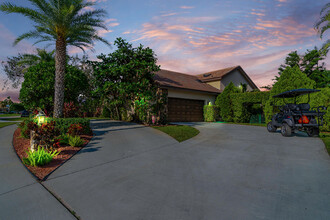 15835 Meadow Wood Dr in Wellington, FL - Foto de edificio - Building Photo