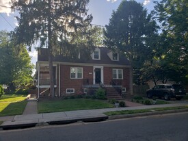 1700 Dewitt Ave, Unit 1 in Alexandria, VA - Building Photo
