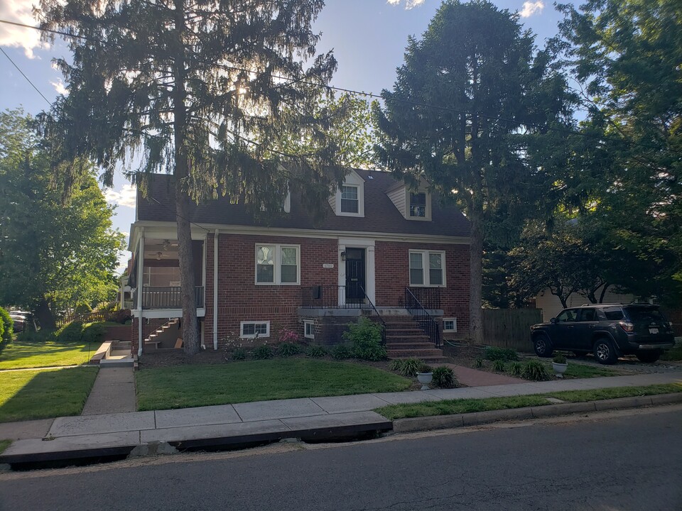 1700 Dewitt Ave, Unit 1 in Alexandria, VA - Building Photo