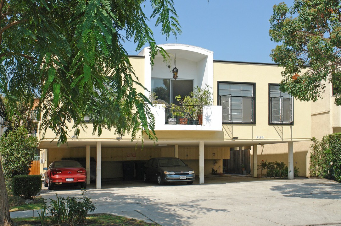 541 N Flores St in Los Angeles, CA - Building Photo