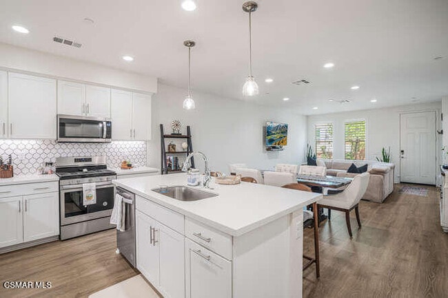 110 Red Brick Dr in Simi Valley, CA - Building Photo - Building Photo