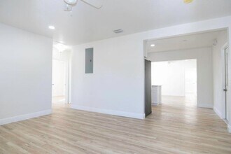 924 NW 11th Ct in Fort Lauderdale, FL - Building Photo - Building Photo